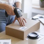 Opakowania e-commerce – jak dobrać karton do sprzedaży internetowej